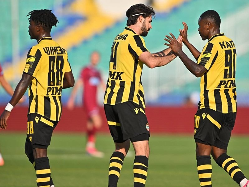 Uçan Botev (Plovdiv) şampiyonanın ara döneminde dört Bulgar'ı kadroya çıkarıyor