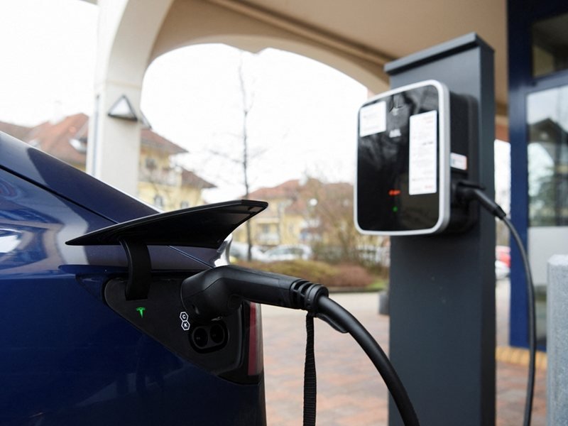 Opozisyon güçlü otomobillere elektrikli ise akçiz kabul etmiyor