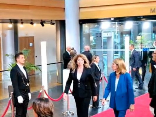Avrupa Parlamentosu Başkanı Roberta Metsola Strasbourg'da Yotova'yı karşıladı