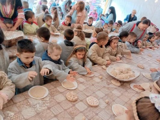 1420 çocuk Dobrich için ritüel ekmek yoğurmada Balkan rekoru kırdı