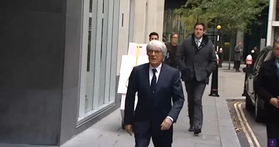 Formula 1'in Eski Patronu Bernie Ecclestone Havalimanında Gözaltına Alındı: Valizinden Tüfek Çıktı