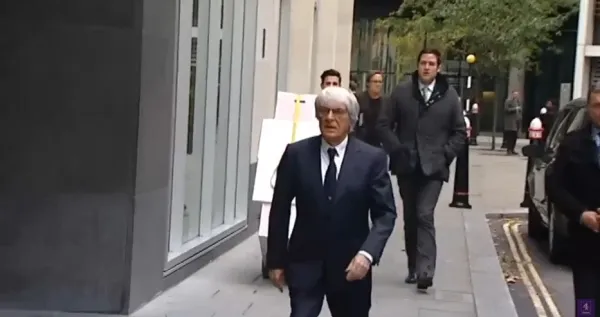 Formula 1'in Eski Patronu Bernie Ecclestone Havalimanında Gözaltına Alındı: Valizinden Tüfek Çıktı