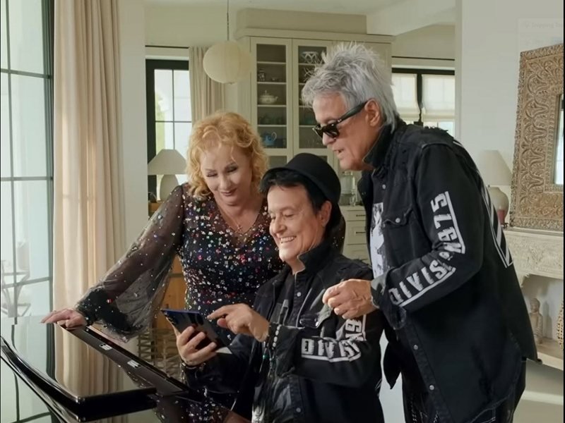 Sanki aynı mıyız, Toni Dimitrova kardeşler Argirovi ile yeni şarkısında söylüyor