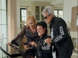 Sanki aynı mıyız, Toni Dimitrova kardeşler Argirovi ile yeni şarkısında söylüyor