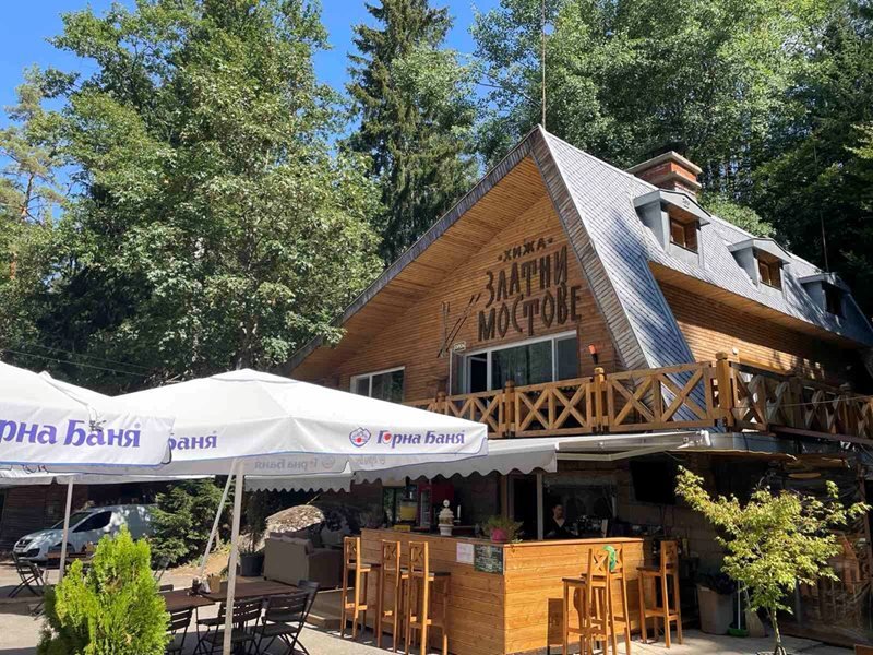 Zlatni mostove'de yenilenen restoran, pizzacı ve bilgilendirme merkezi