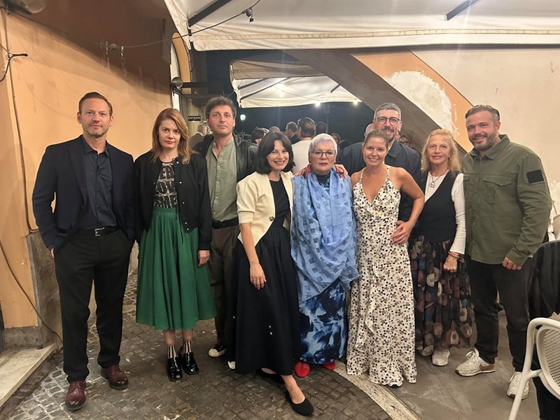 İki tıklım tıklım salonda ve birçok yıldızın katılımıyla Roma'da Bulgar Sineması Festivali açıldı