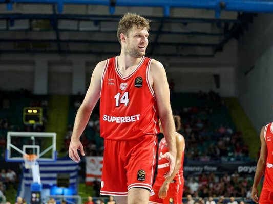 Olympiacos Yunanistan süper kupası finalinde, Vezenkov 14 sayı