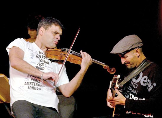 Vasko Vasilev 2010 yılında verdiği konserle 24 bin leva toplayarak Sarı Okul'un restorasyonu için bağışladı. FOTOĞRAF: 24 CHASA