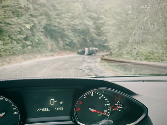 Smolyan Yakınlarında Audi Takla Attı: İki Kişi Yara Almadan Kurtuldu