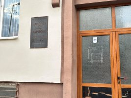 Sopotlu havai fişek meraklısı komşuya tükürdü ve ayağına patlattı