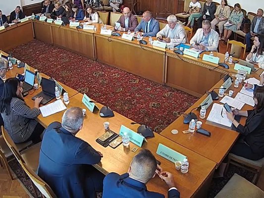 Hükümet anlaşılan 672,80 euro'luk eşikten daha yüksek asgari ücret belirleyebilir (güncellendi)