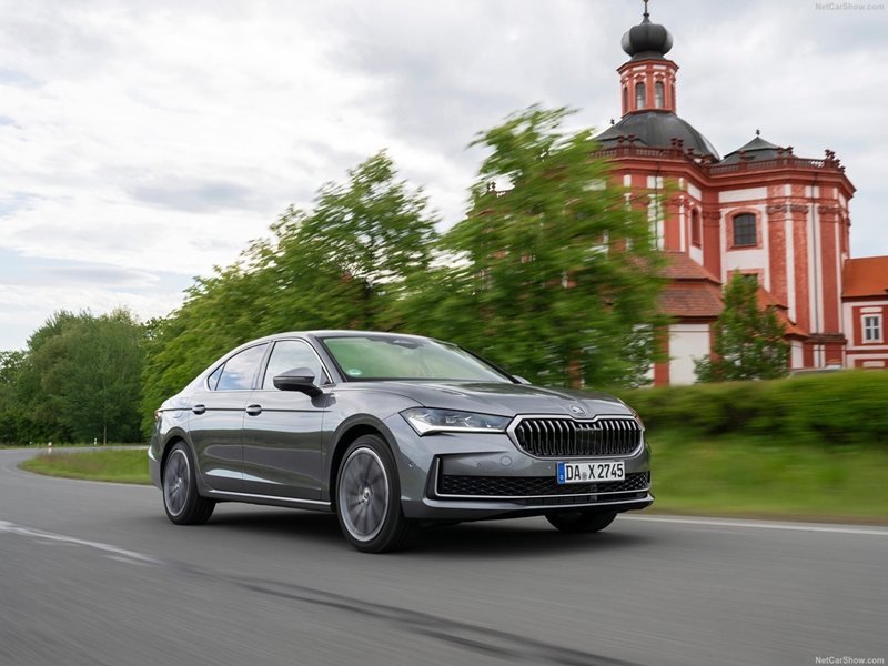 Skoda Superb'in Geleceği Tehlikede: Efsane Model Emekliliğe Ayrılabilir