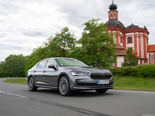 Skoda Superb'in Geleceği Tehlikede: Efsane Model Emekliliğe Ayrılabilir