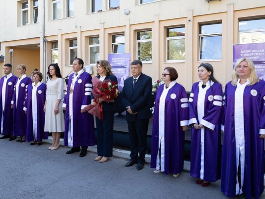 Eğitim Bakanı öğrencilerden mesleğine gönül vermelerini istedi