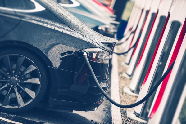 Brüksel elektrikli otomobiller konusunda ışığı gördü