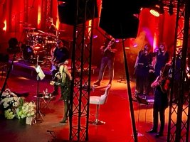 Lili İvanova, Plovdiv'deki Antik Tiyatro'yu Ayağa Kaldırdı; Binlerce Kişiye Şarkı Söyledti