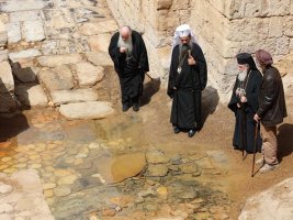 Patriarh Daniil Aziz Yuhanna Vaftizci'nin kaynağını ve Ürdün Nehri'ni ziyaret etti