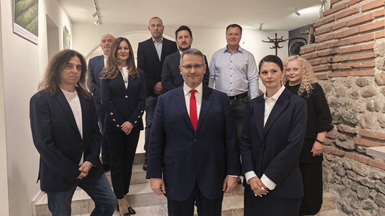 Hristanov yardımcısını tanıttı, büyük hedefi açıkladı