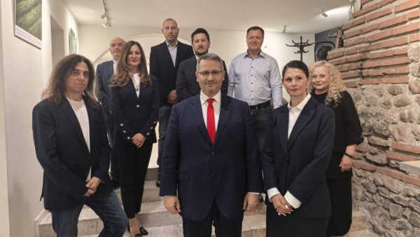Hristanov yardımcısını tanıttı, büyük hedefi açıkladı