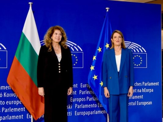 Yotova, Metsola'ya Avrupa Parlamentosu ve ulusal parlamentolar arasında daha güçlü koordinasyon ihtiyacını vurguladı