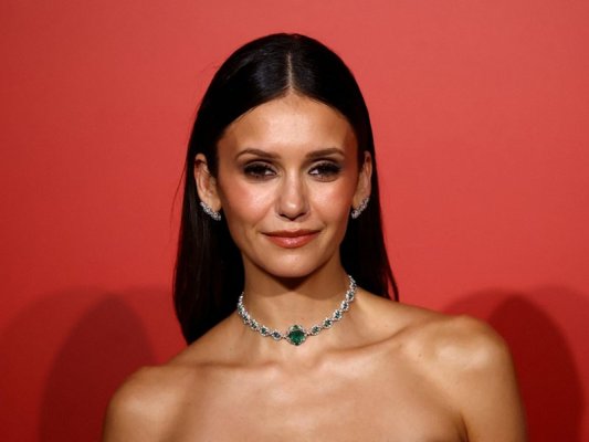 Bulgar asıllı yıldız Nina Dobrev'e Venezia'da şok: Güvenlik görevlisi kırmızı halıdan kovdu