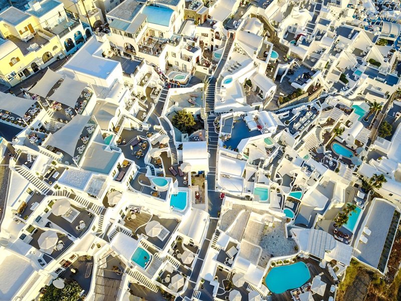 Dalgaların Altında Saklı: Bilim İnsanlarının 7/24 Takip Ettiği Tehlikeli Santorini Yanardağı