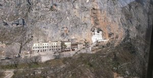 Balkanda eşsiz manastır milyonları çekiyor
