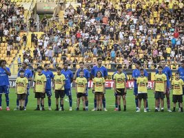 15 Yaşındaki Ryan, Levski'nin Yıldızı Christian Makoun'u Boyuyla Gölgede Bıraktı