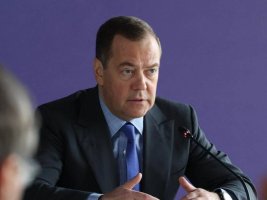 Medvedev: Le Pen'in partisi artık rusofobik