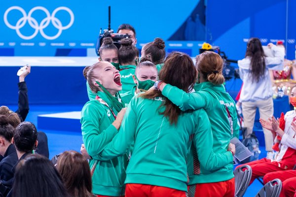 Grubun 2020 Tokyo'da olimpiyat zirvesine çıktığı andaki tarif edilemez sevinci. FOTOĞRAF: Anna Nedkova