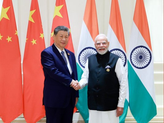 Xi Jinping ve Narendra Modi Çin-Hindistan ilişkilerinin gelişimini görüştü