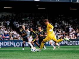 Hollanda'da Ronald Koeman'ın oğlu fileleri havalandırdı: Hem de kaleci olmasına rağmen!