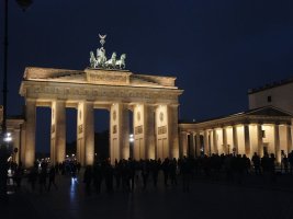Berlin'de Binlerce Kişi AfD'nin Seçim Zaferine Karşı Sokağa Döktü