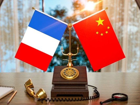 Wang Yi Fransız dışişleri bakanıyla telefon görüşmesi yaptı