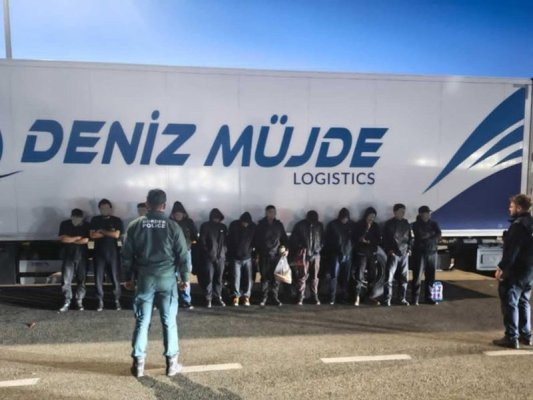 Vidin sınır kapısında kamyonda gizlenmiş 12 göçmen yakalandı