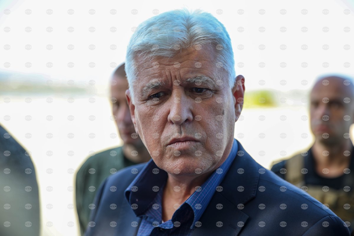 Savunma Bakanı Stoyanov: Karadeniz'de batan geminin yanında insansız hava aracı enkazı bulunmadı