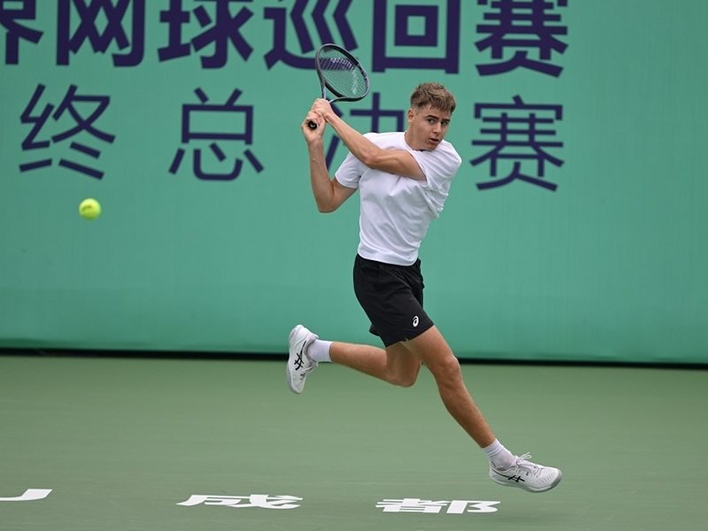 Bulgar tenisçi Dimitar Kisimov 18 yaş altı Masters'ta altıncı oldu