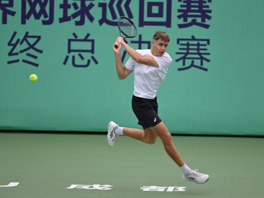 Bulgar tenisçi Dimitar Kisimov 18 yaş altı Masters'ta altıncı oldu