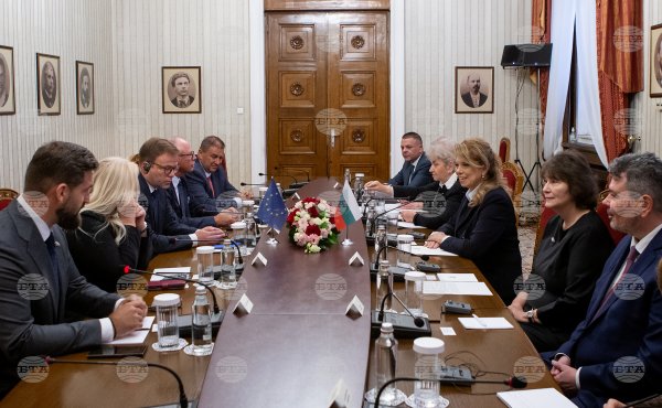 Bulgaristan Cumhurbaşkanı Iliana Iotova Karadeniz'de altı ülke forumu ve çatışma moratoryumu önerdi
