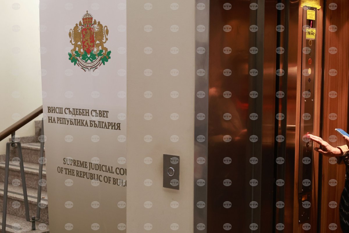 Bulgaristan'da savcılar Yüksek Yargı Konseyi'ne dört üye seçmek için oy kullanıyor
