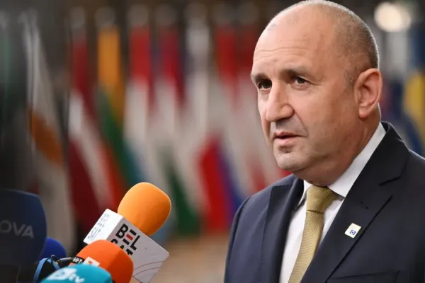 Rumen Radev, Burgaz ve Varna'da gemi trafiğinin azalmadığını belirterek kışkırtanları susturmaya çağırdı