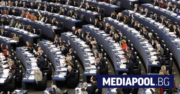Avrupa Parlamentosu Radev'i Rusya'ya zayıf tepki için eleştirdi, Radev karşı çıktı