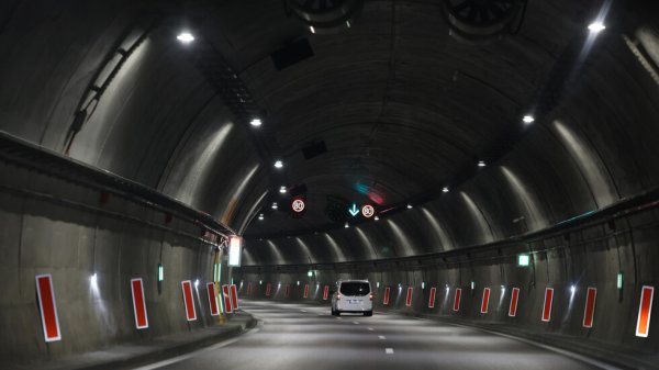Hemus otoyolu Topol Dol tünelinde 12 ekimden itibaren çift yönlü trafik