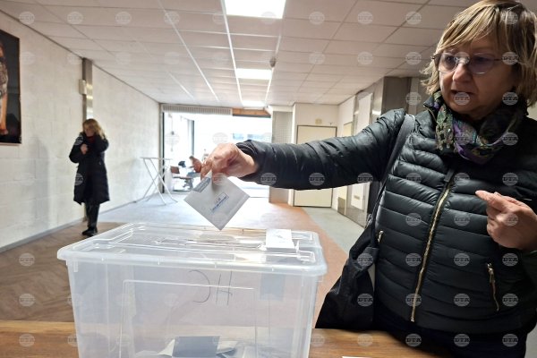 Hollanda'daki Bulgarlar başkanlık seçiminde 24 sandıkta oy kullanıyor
