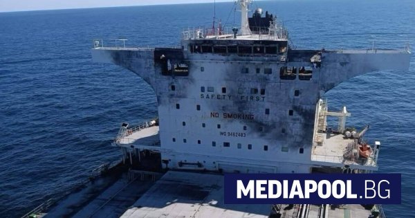 Rusya'nın saldırısında vurulan kontrolsüz gemi Bulgar kıyısına sürükleniyor