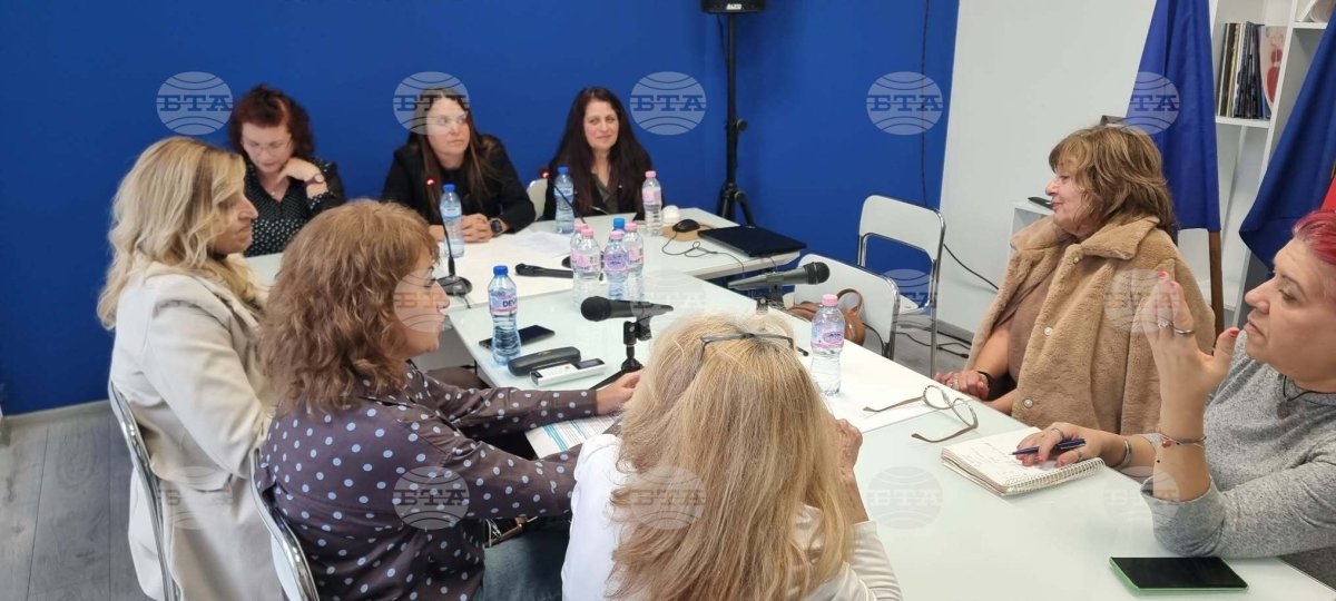 Silistra'da BTA Basın Kulübü'nde koruyucu aile tartışması