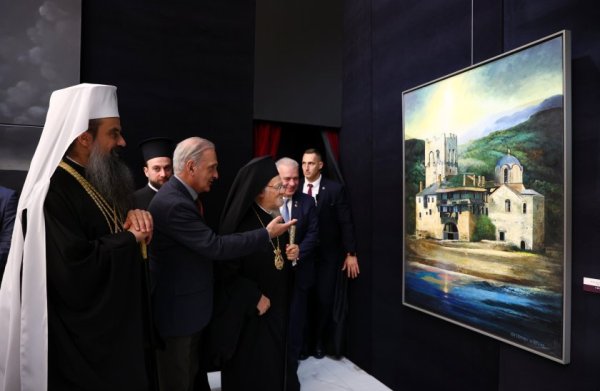 Bulgar Patriği Daniel ve Ekümenik Patriği Bartholomew Sofya'da "Kutsal Dağ" sergisini açtı
