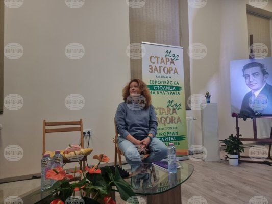 Her şey dağılırken şiir gelişiyor, şair Kristin Dimitrova