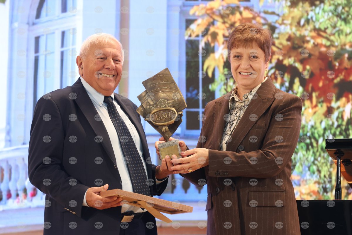 Tarih profesörü Vassil Nikolov, Bulgar Bilimler Akademisi 2026 Bilim Büyük Ödülü'nü aldı