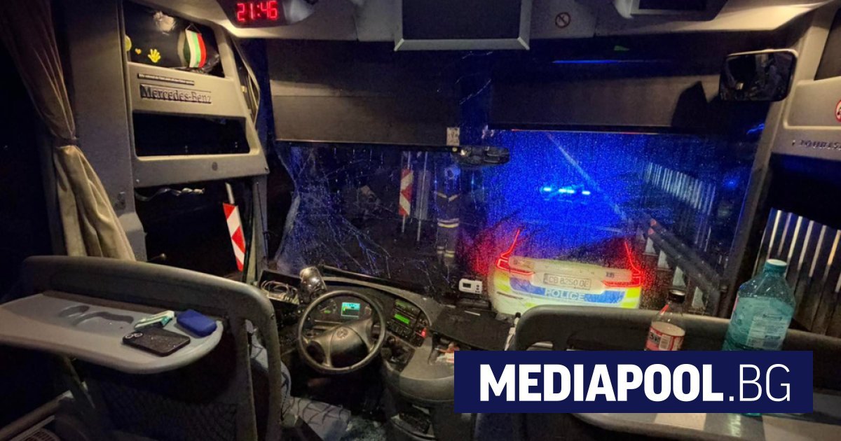 Sofya–Vidin otobüs şoförü kamyonla çarpışmayı son anda önleyerek 40 yolcuyu kurtardı